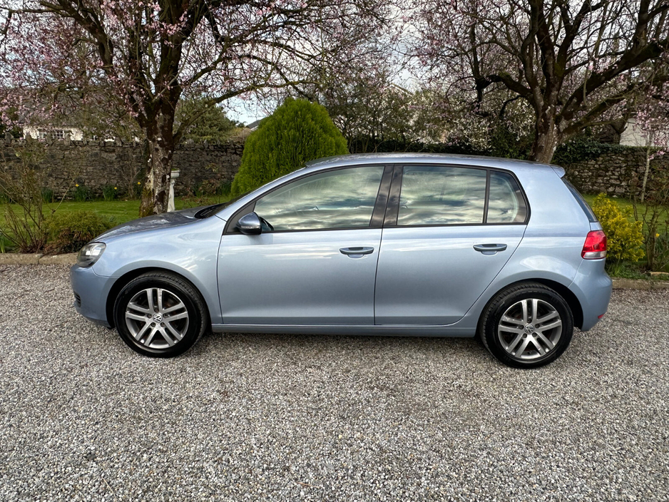 2011 Volkswagen Golf - image 5