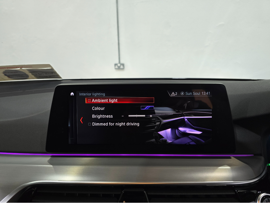 2018 BMW 5 Series - image 22