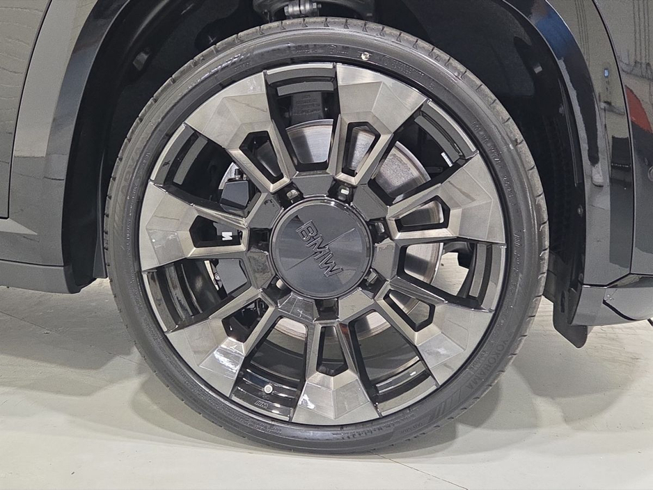 2026 BMW XM - image 14