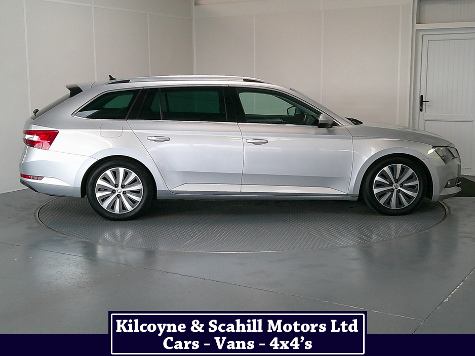 2017 Skoda Superb - image 9