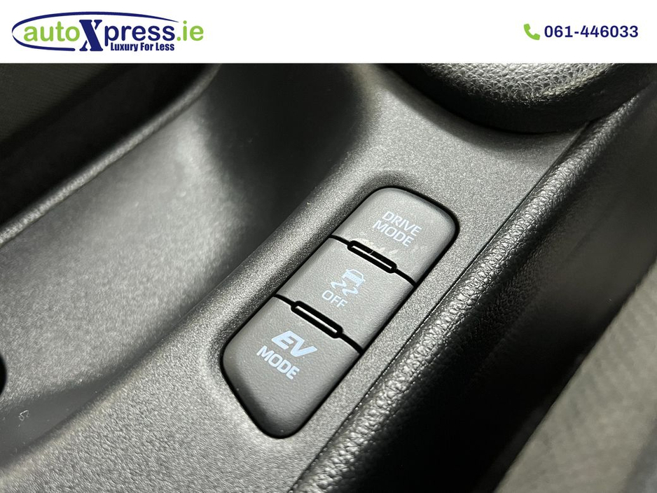 2022 Toyota Yaris - image 21