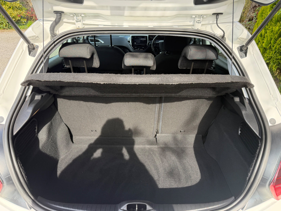 2017 Peugeot 208 - image 12