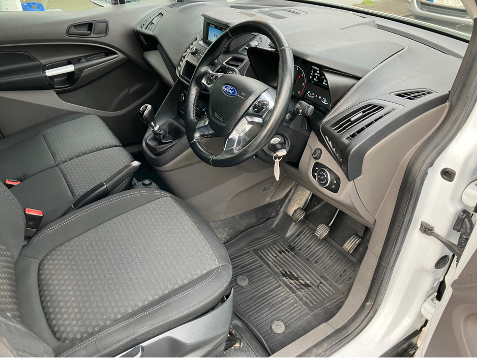 2020 Ford Transit Connect - image 6