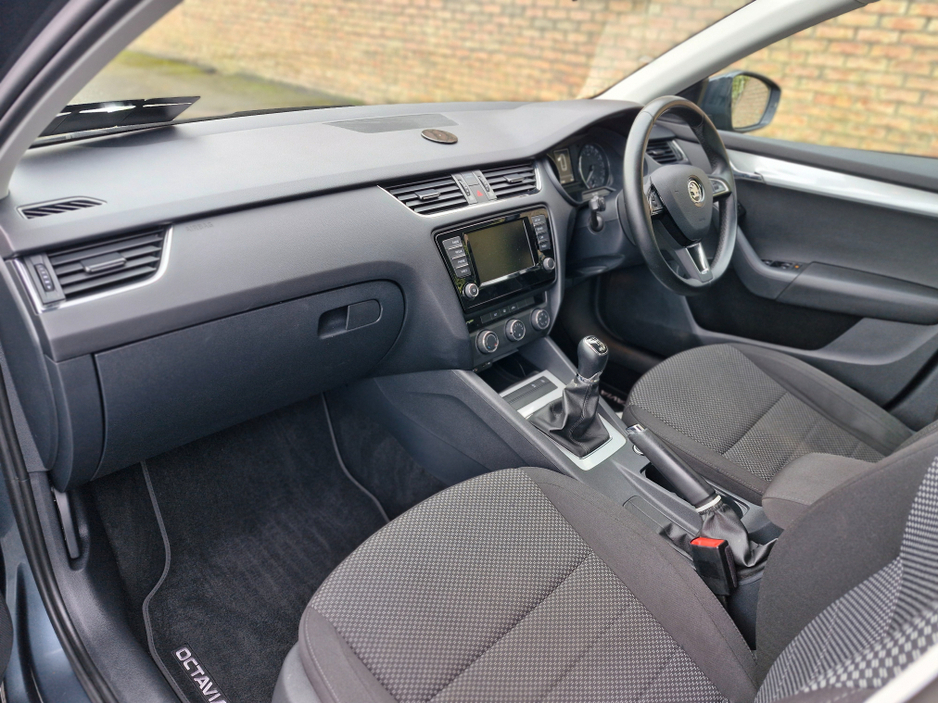 2016 Skoda Octavia - image 14