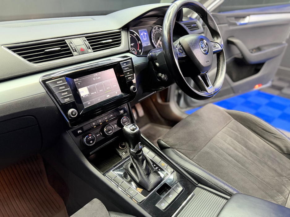 2016 Skoda Superb - image 18