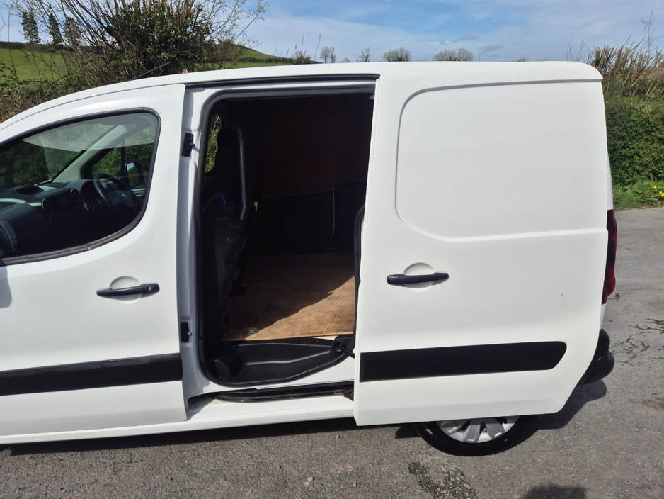 2017 Peugeot Partner - image 10