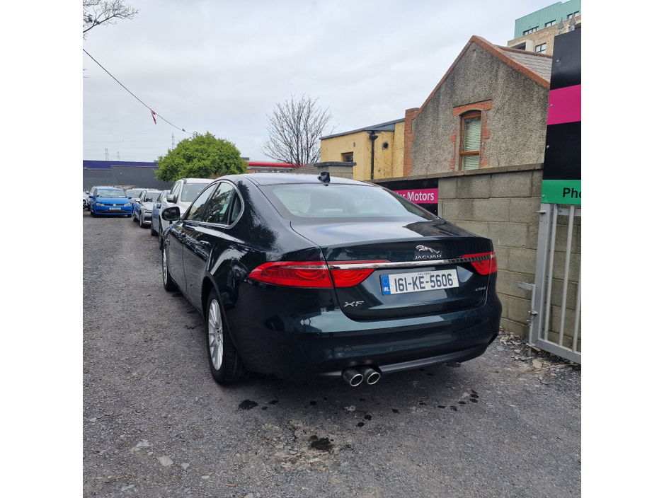 2016 Jaguar XF - image 3