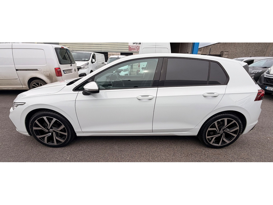 2021 Volkswagen Golf - image 10