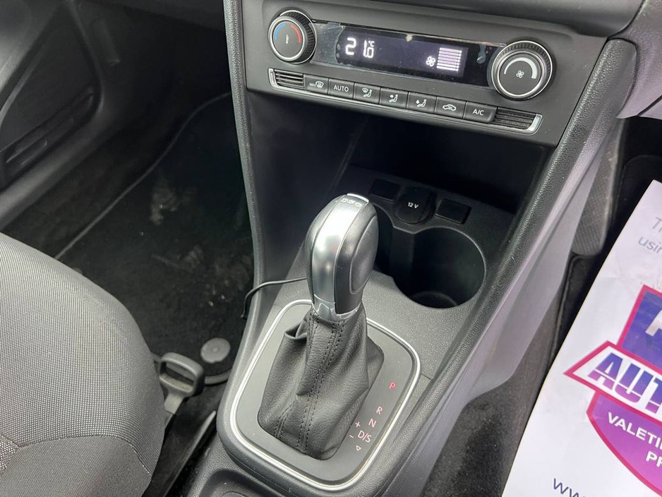 2015 Volkswagen Polo - image 11