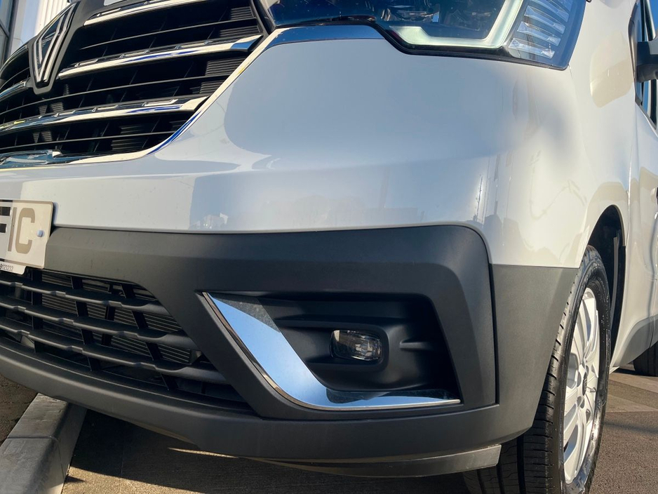 2026 Renault Trafic - image 4