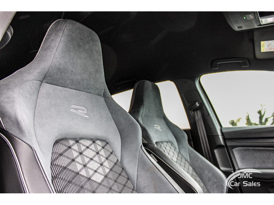 2024 Volkswagen Golf - image 14