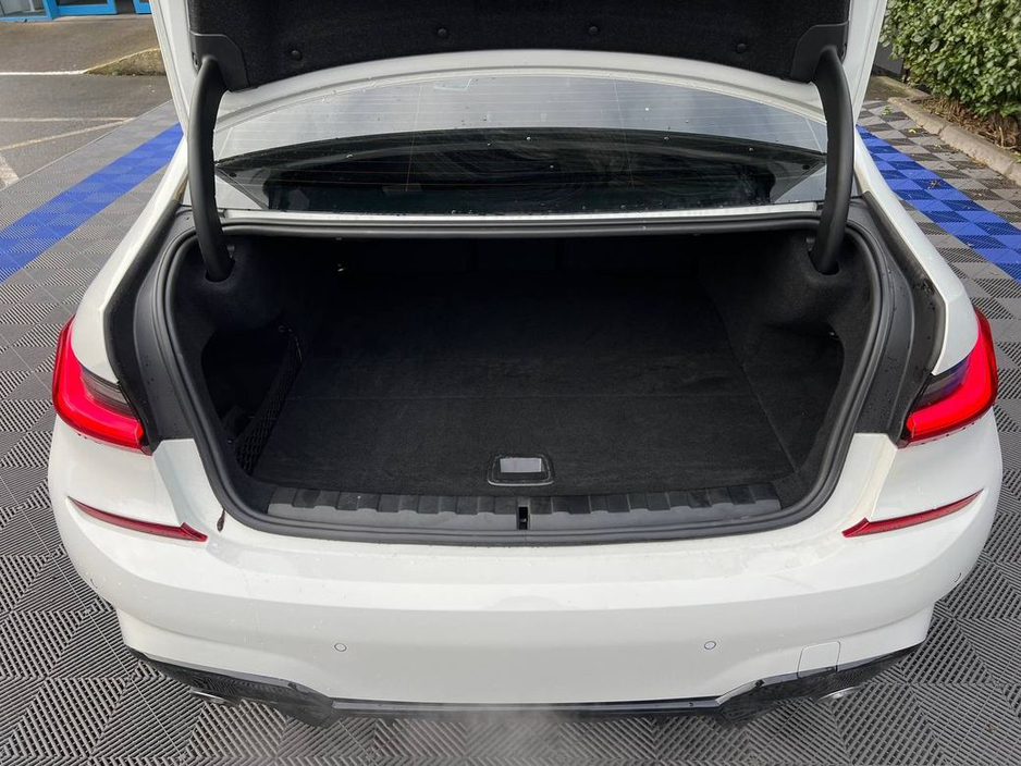 2021 BMW 3 Series 330e M-SPORT COMPETITION 2.0 HYBRID // LOW MILEAGE // 20" M3 COMPETITION ALLOYS // LEATHER/SUEDE M-SPORT INTERIOR // AMBIENT LIGHTING PACK €34,900