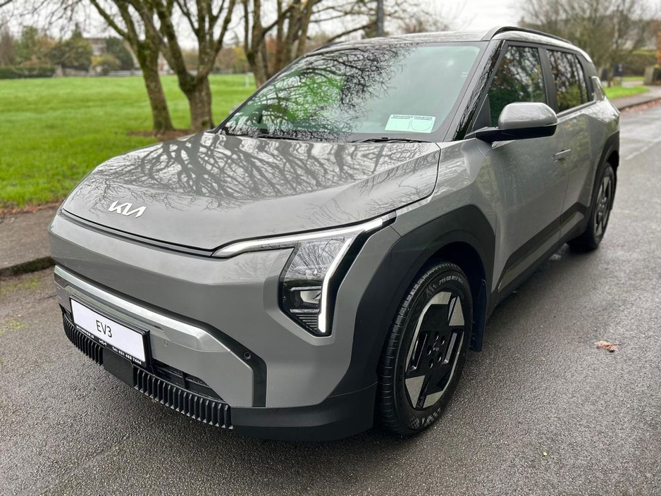 2026 Kia EV3 Order now 261 *Earth 2 up to 436 km range, Led HeadLights, sat nav radio, 7 YEAR WARRANTY, Reversing Camera, Parking Sensors, wireless charger €38,700