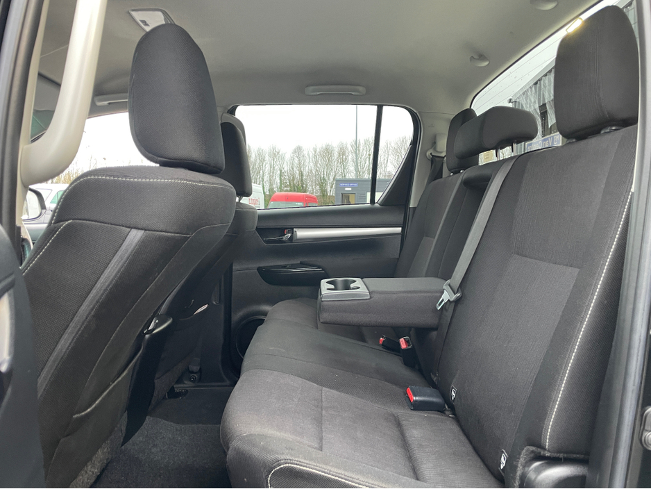 2021 Toyota Hilux 2021 TOYOTA HILUX 2.4 D-4D INVINCIBLE 4WD CREW CAB €28,950