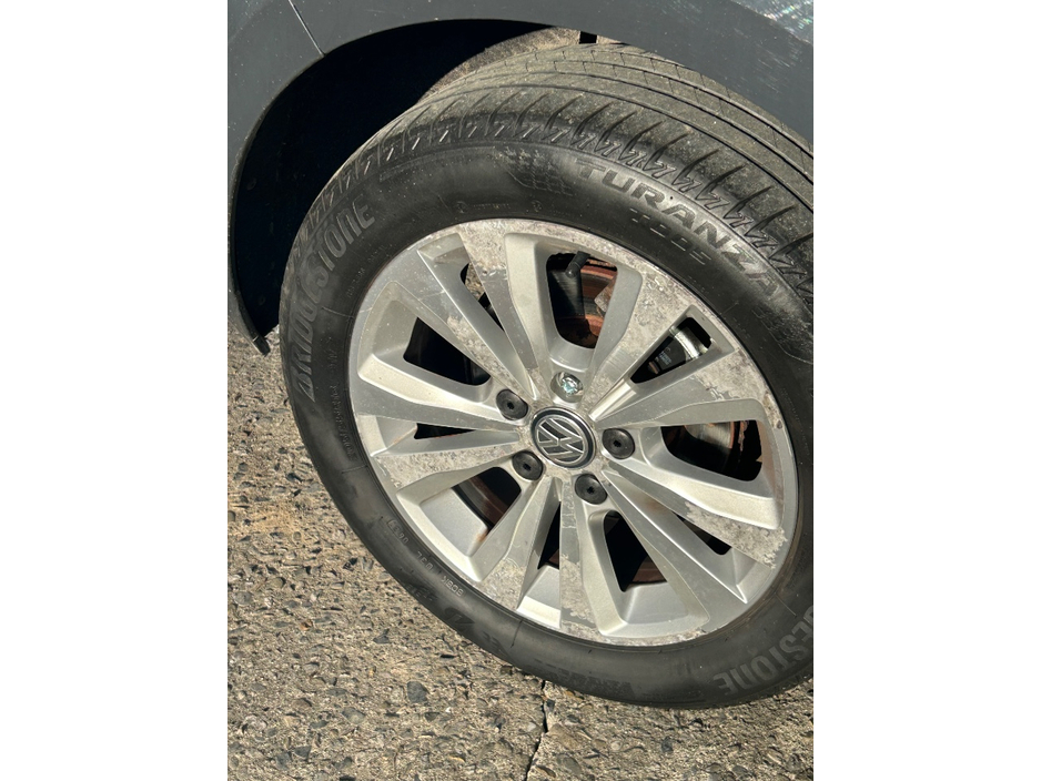 2013 Volkswagen Golf - image 5