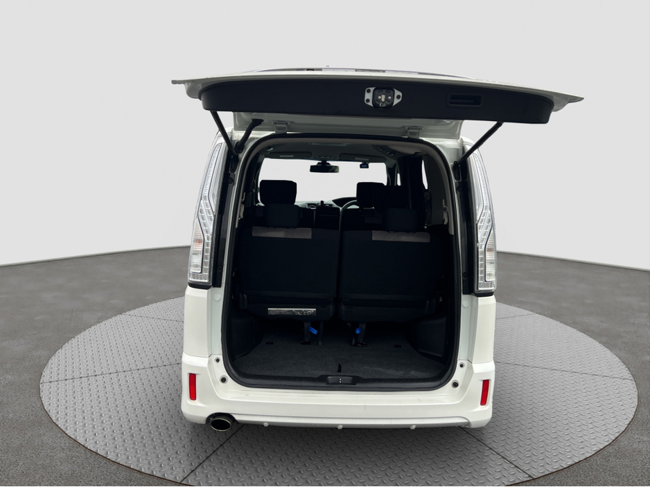 2014 Nissan Serena 2014 Nissan Serena Self Charging Hybrid Automatic 8 Seater €11,950