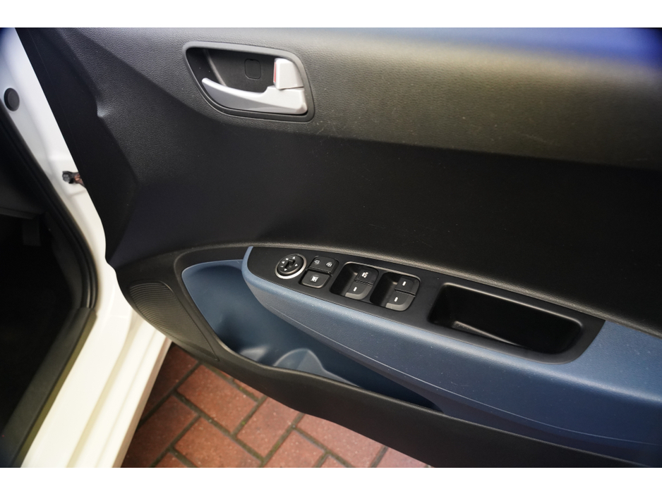 2019 Hyundai i10 - image 11