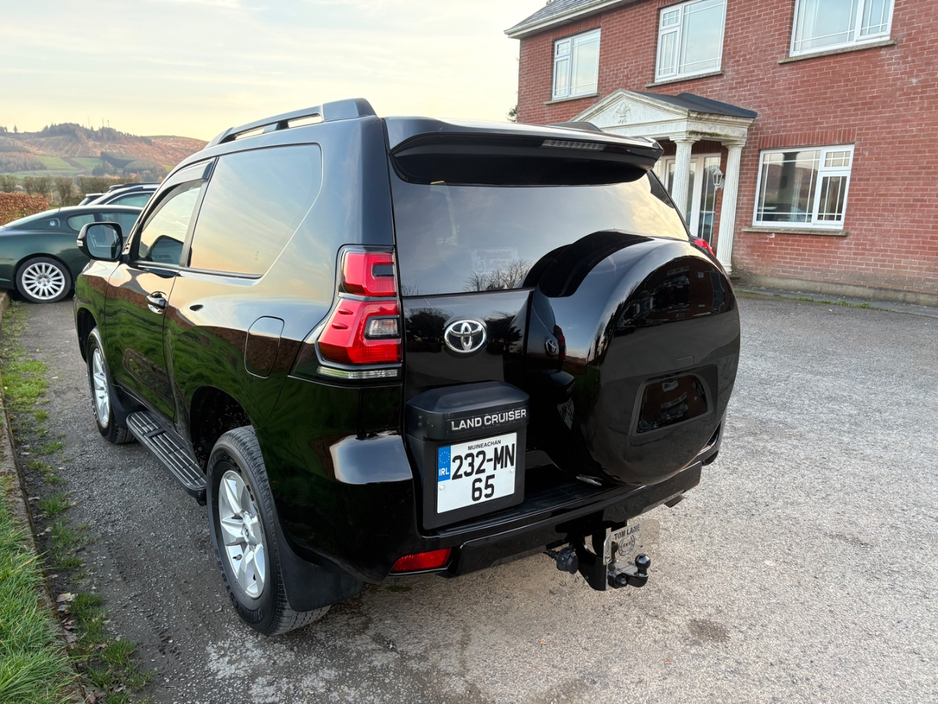 2023 Toyota Landcruiser - image 6