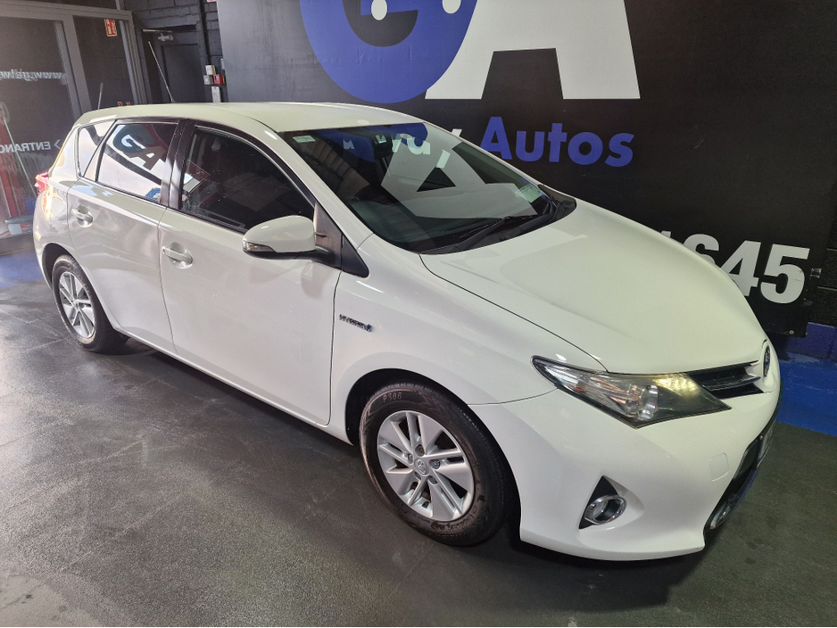 2014 Toyota Auris - image 11