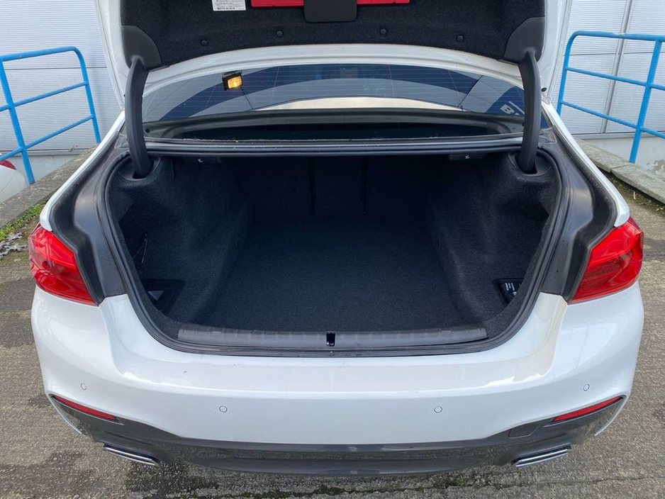 2018 BMW 5 Series 523d M-SPORT 2.0 AUTO // POWERED HALF ALCANTARA M-SPORT SEATS // 360 DEGREE REVERS CAMERA // DIGITAL CLUSTER €26,900