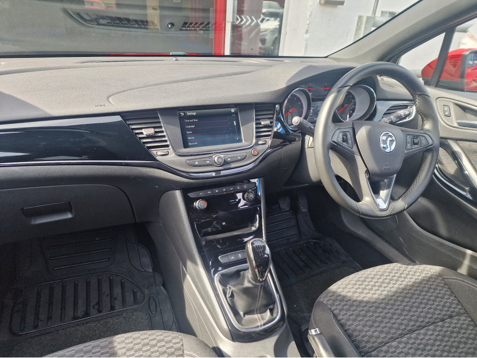 2017 Opel Astra - image 28