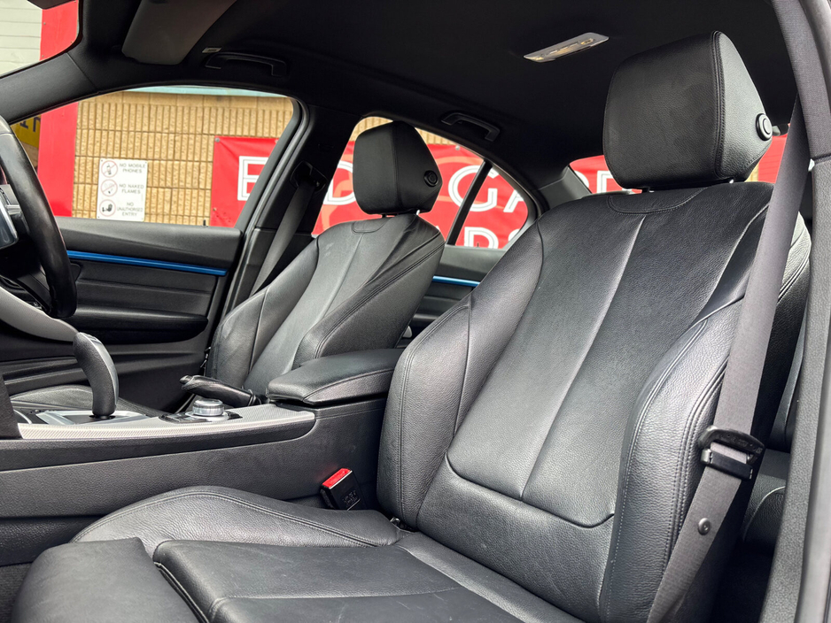 2017 BMW 3 Series - image 13