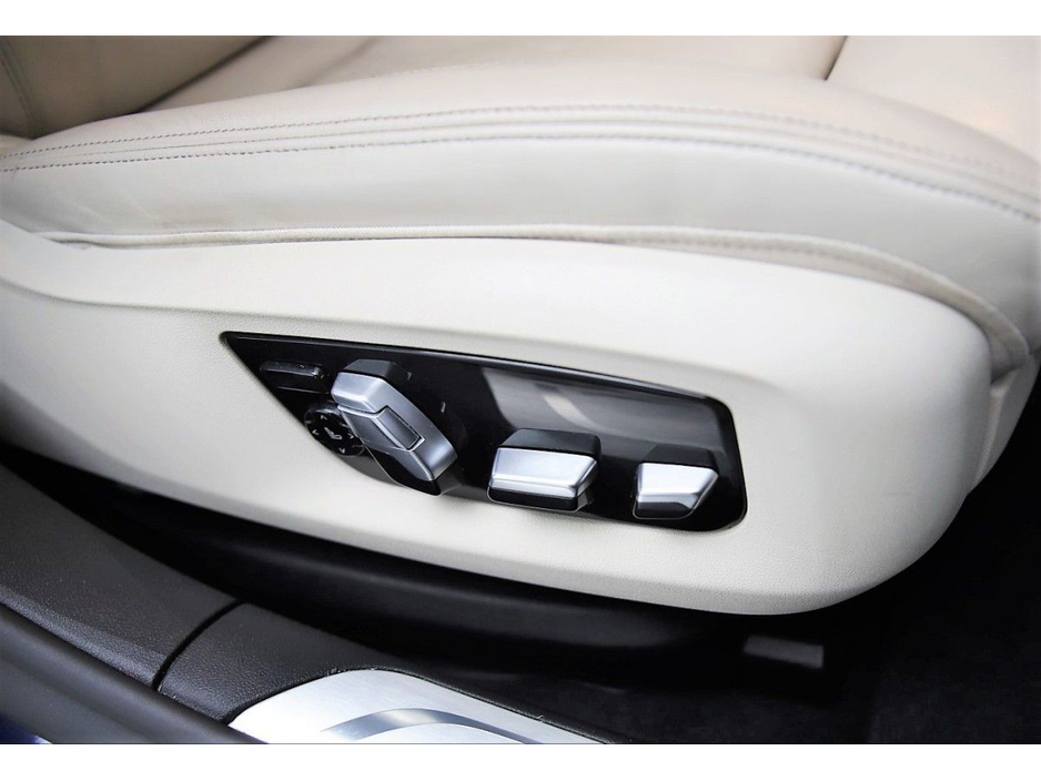 2020 BMW 7 Series - image 25