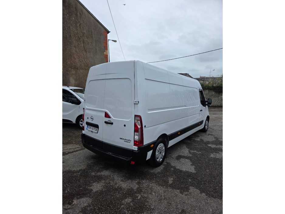 2021 Opel Movano - image 6