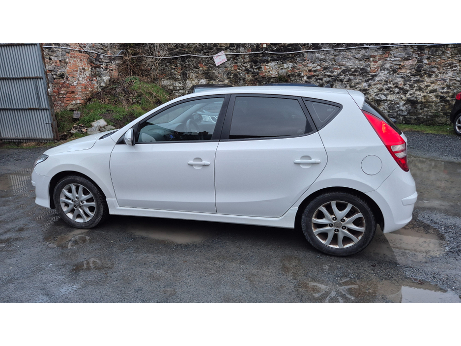 2011 Hyundai i30 Comfort 1.6CRDi 128HP €3,995