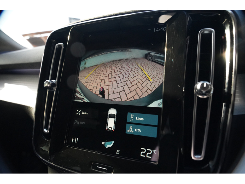 2021 Volvo XC40 - image 13