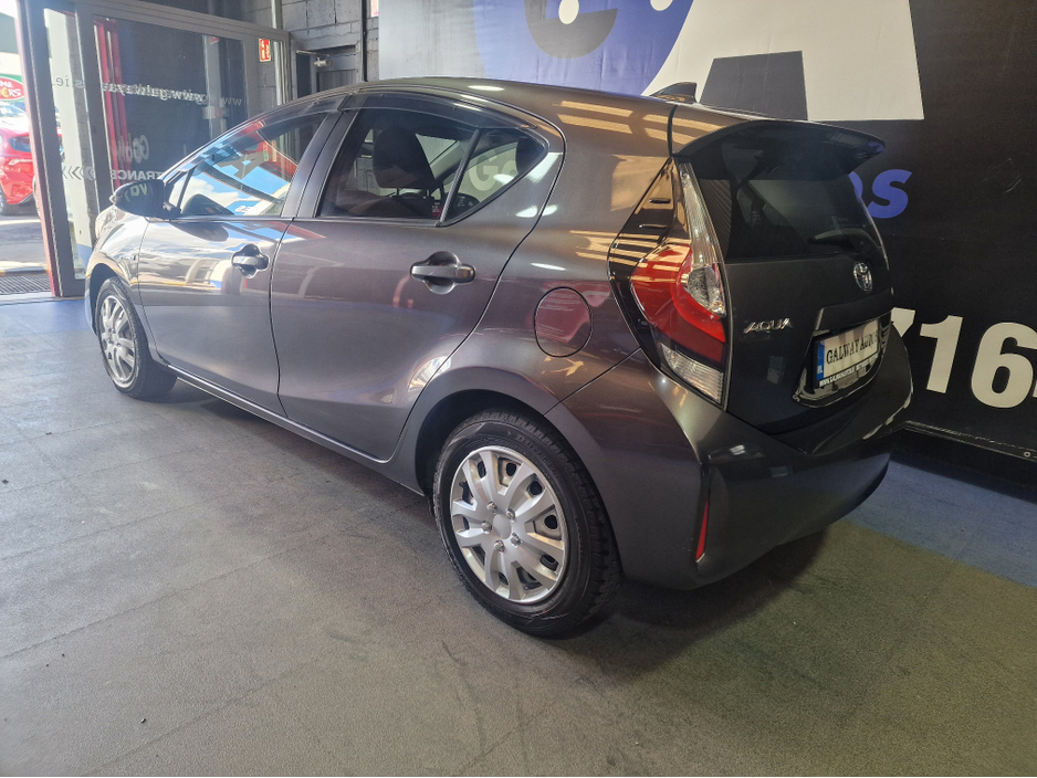 2018 Toyota Aqua - image 6