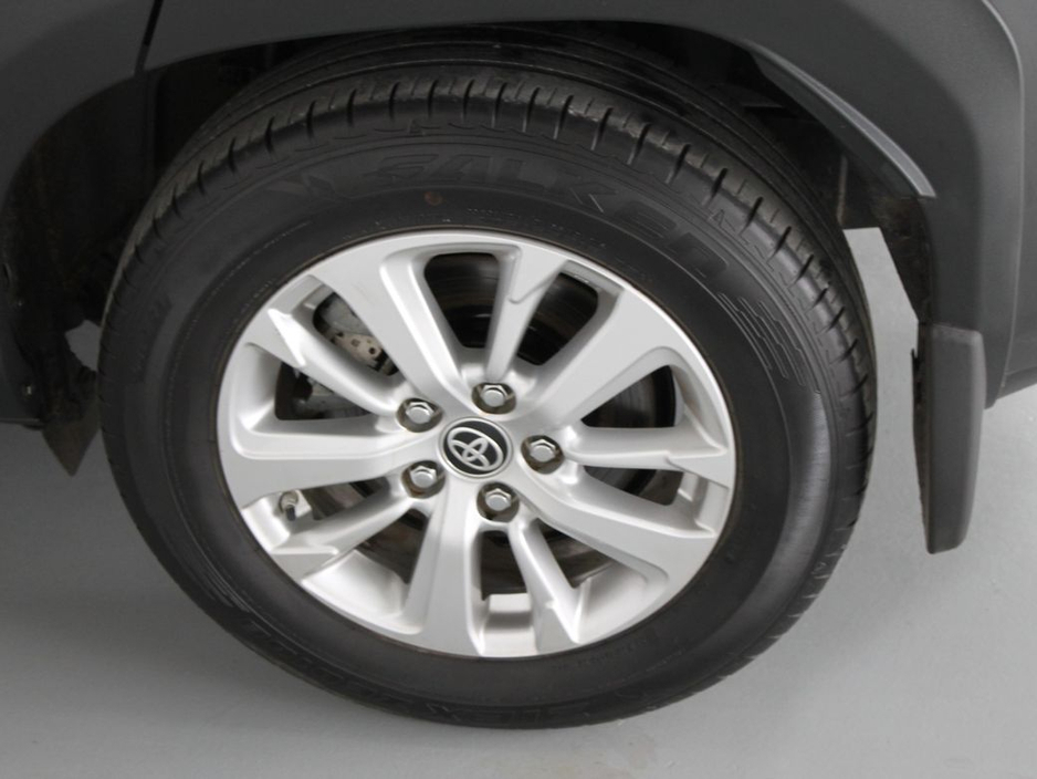 2024 Toyota Yaris - image 31