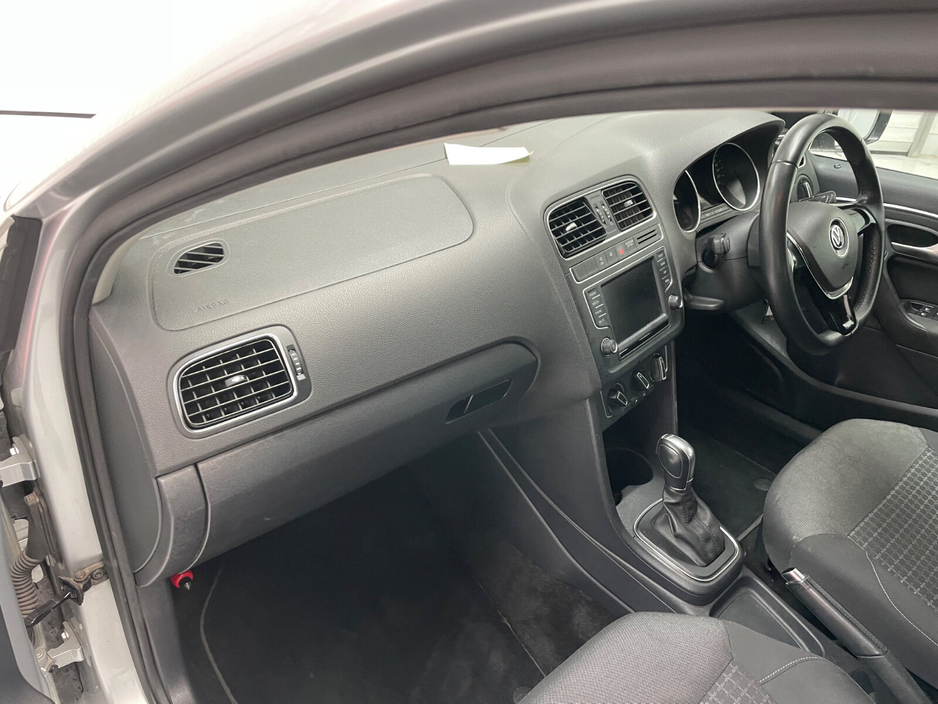 2015 Volkswagen Polo - image 23