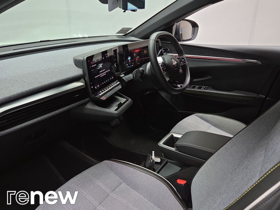 2024 Renault Megane E-Tech - image 2