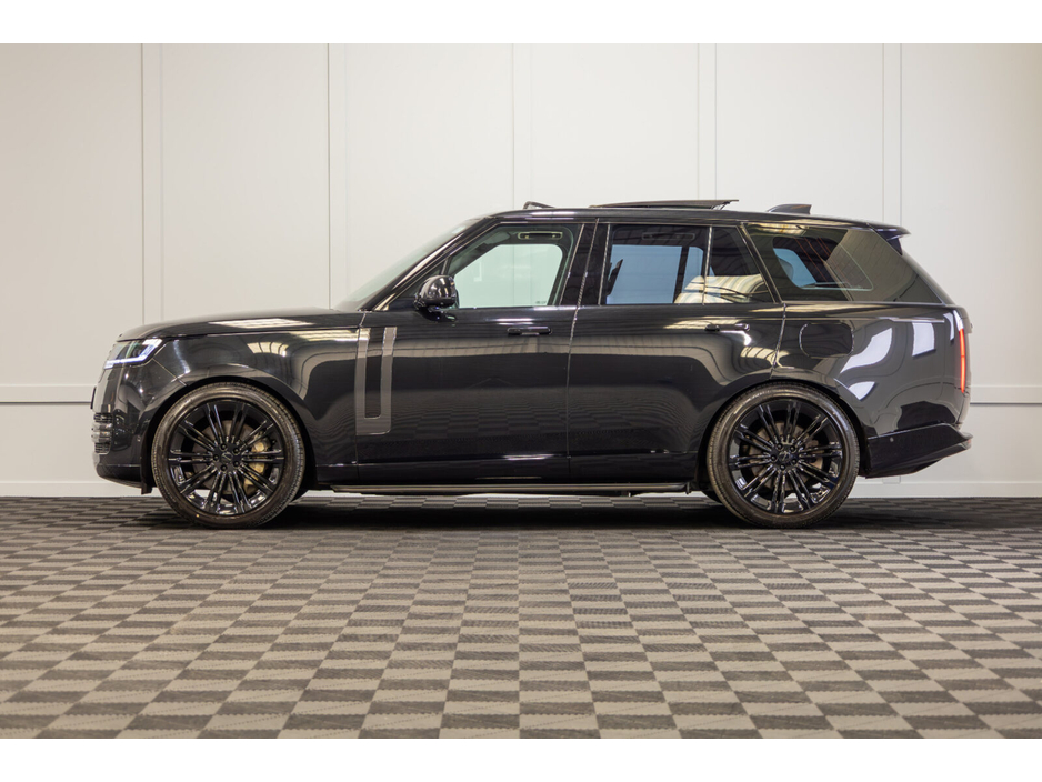 2023 Land Rover Range Rover - image 3