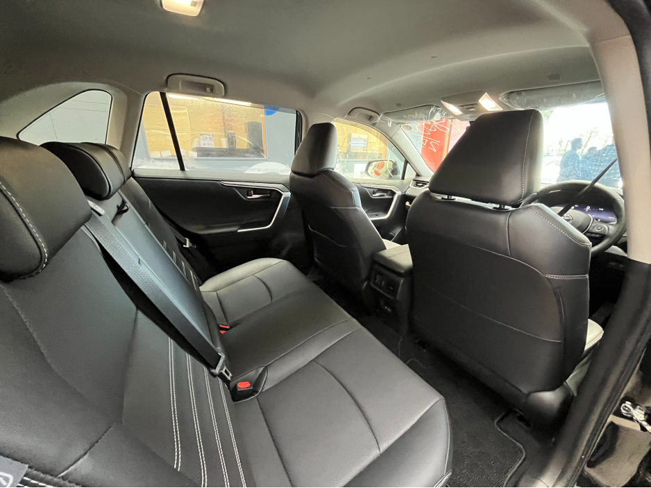 2025 Toyota Rav4 - image 16