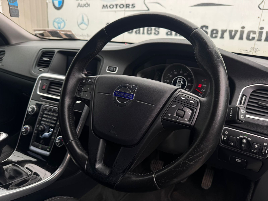 2017 Volvo V60 - image 26