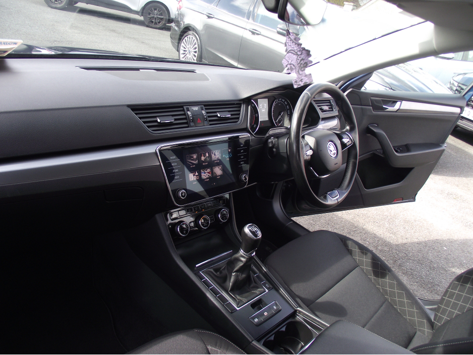 2021 Skoda Superb - image 17