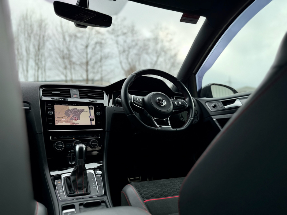 2018 Volkswagen Golf - image 8