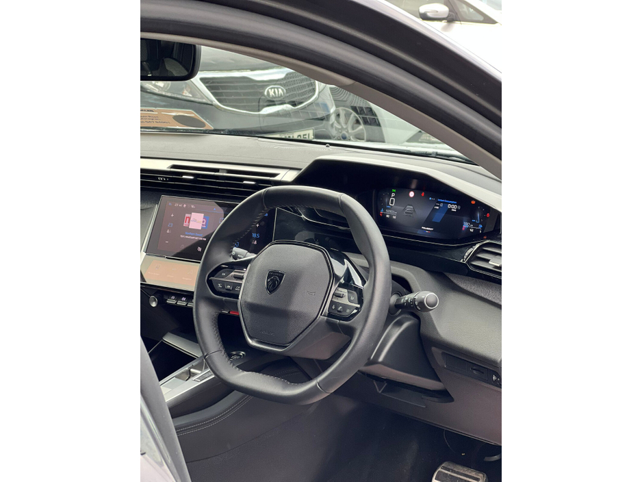 2023 Peugeot 308 - image 11