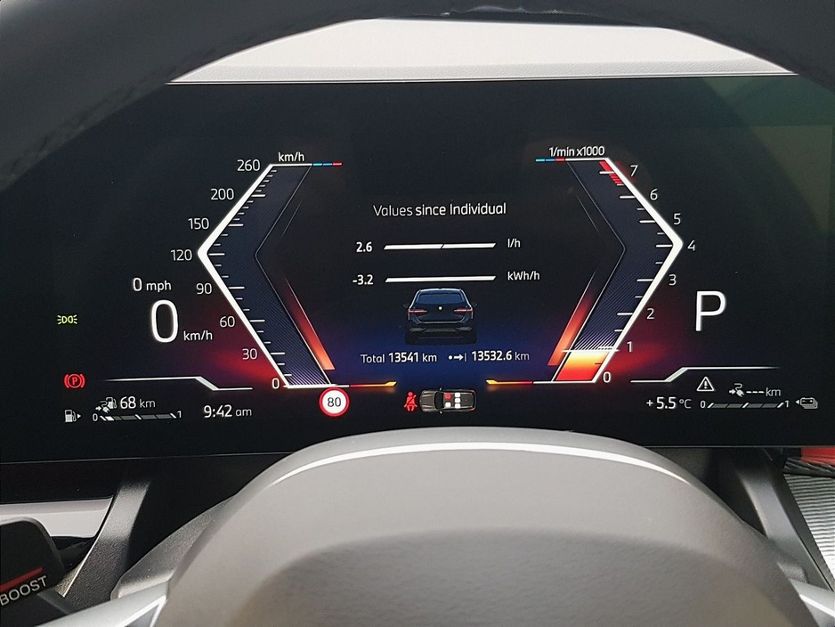 2025 BMW 5 Series - image 9