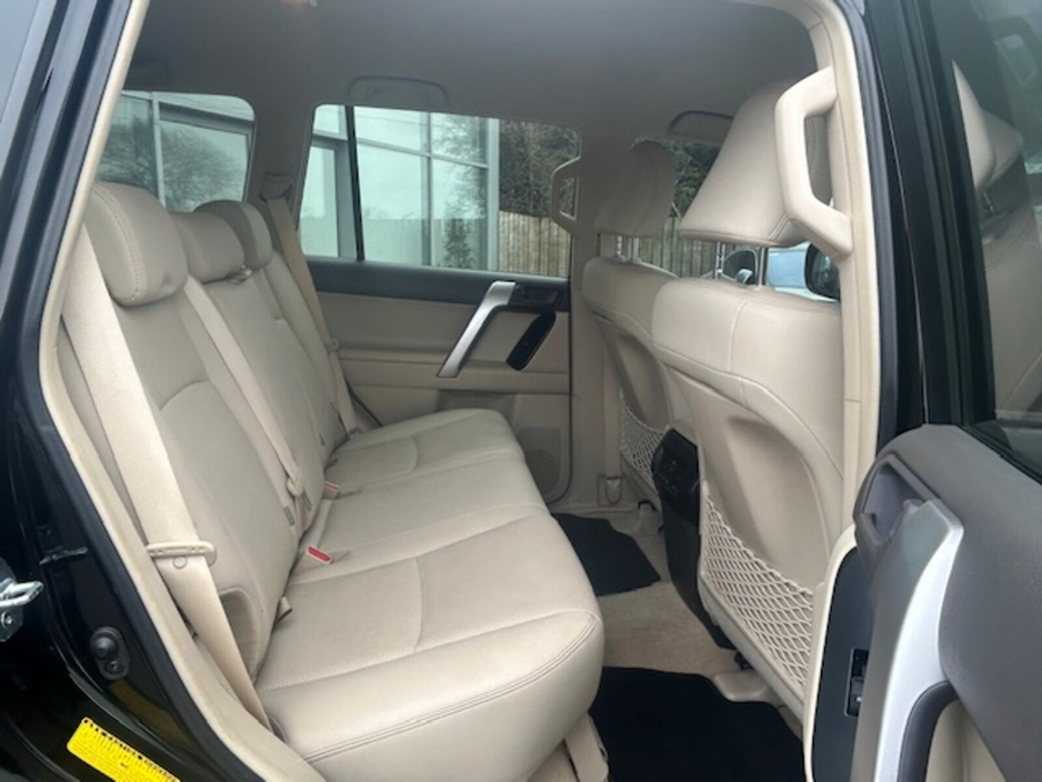 2018 Toyota Landcruiser - image 14