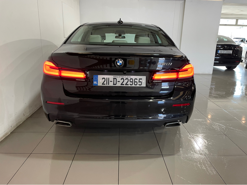 2021 BMW 5 Series - image 8