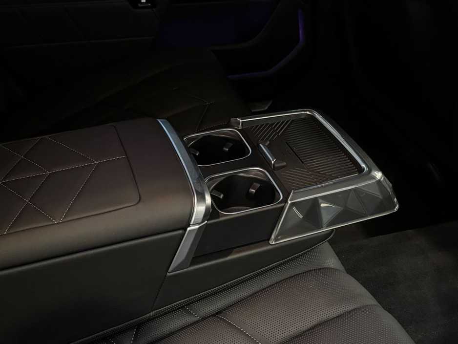 2025 BMW 7 Series - image 25