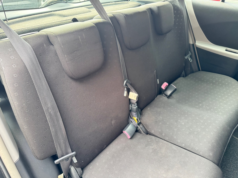 2006 Toyota Yaris - image 11