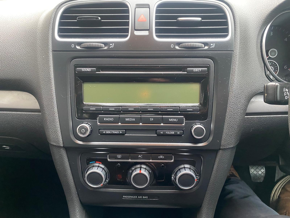 2010 Volkswagen Golf - image 5