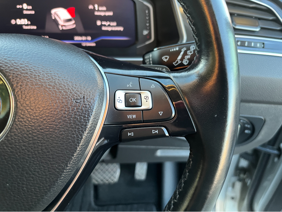 2019 Volkswagen Tiguan HIGHLINE 4MOTION AUTOMATIC 2.0 DIESEL //HIGH SPEC//360 PARKING CAMERAS//FRONT AND REAR HEATED SEATS//POWER TAILGATE//HEAD UP DISPLAY//