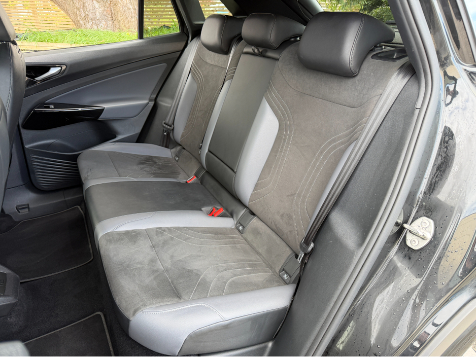 2023 Volkswagen ID.4 - image 23