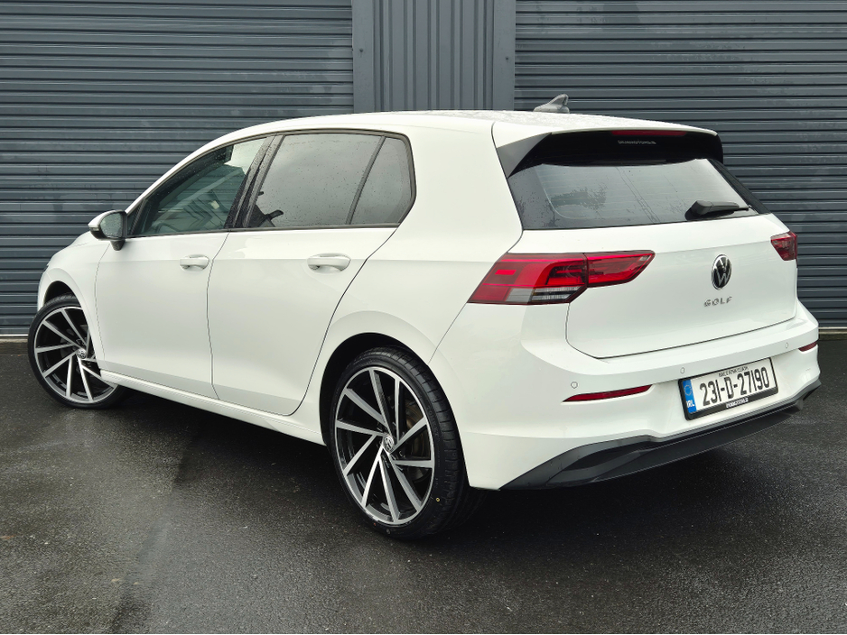 2023 Volkswagen Golf 2.0 TDI LIFE €26,995
