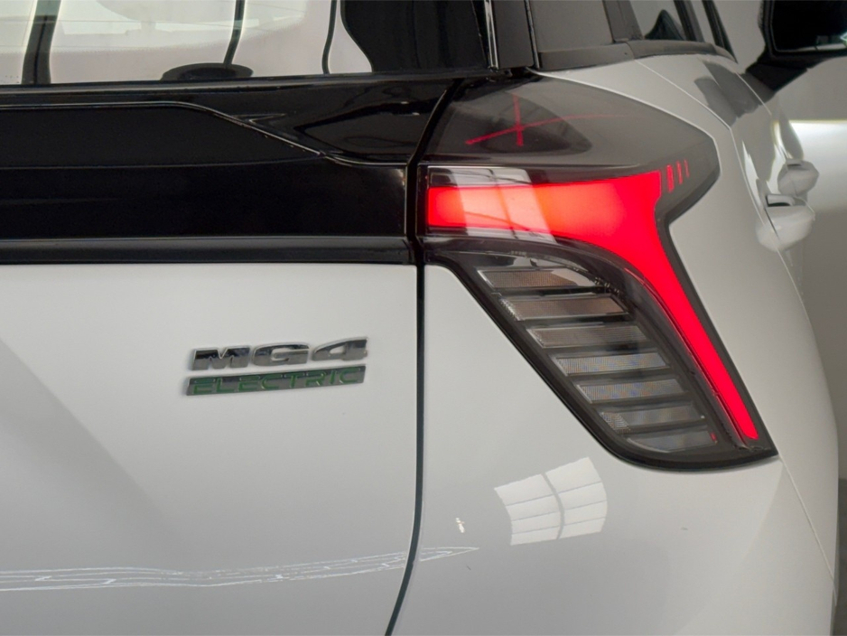 2025 MG 4 EXCITE LR**DIGITAL DASH**MULTIFUNCTIONAL STEERING WHEEL**APPLE CARPLAY ANDROID AUTO**REVERSE CAMERA**KEYLESS START**AIR CONDITIONING**CRUISE CONTROL**BLACK CLOTH INTERIOR**FINANCE AVAILABLE** €25,495